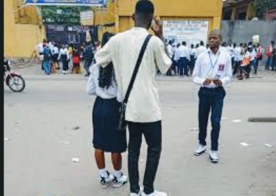 Sud-kivu/Exetat: Les étudiants de l'UOB ont effectué une descente dans  les écoles qui ont accueilli les élèves finalistes.